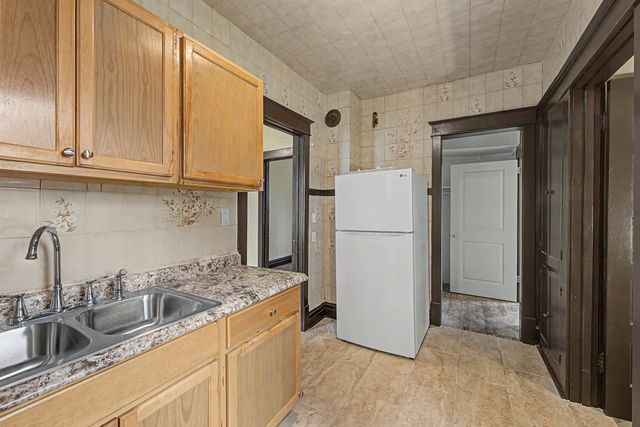 411 N Arlington Heights Road, Arlington Heights, IL 60004