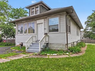 411 N Arlington Heights Road, Arlington Heights, IL 60004