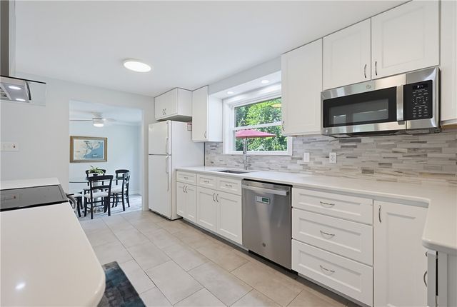 15 Austin Drive, Cumberland, RI 02864