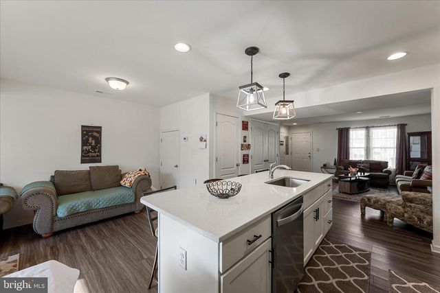 35 MENGEL RD, Martinsburg, WV 25403