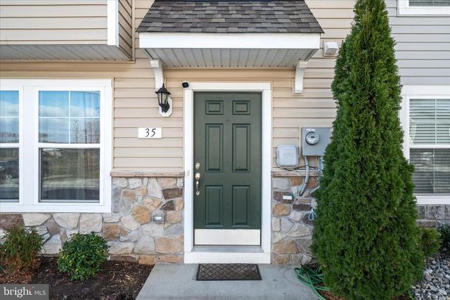 35 MENGEL RD, Martinsburg, WV 25403