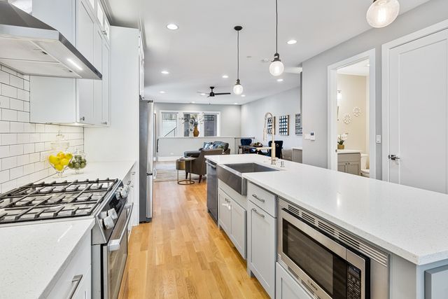 2438 N Western Avenue 1, Chicago, IL 60647