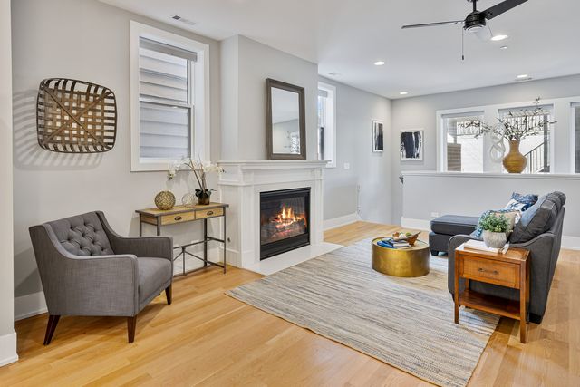 2438 N Western Avenue 1, Chicago, IL 60647
