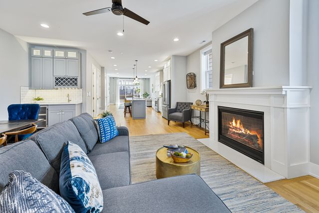 2438 N Western Avenue 1, Chicago, IL 60647