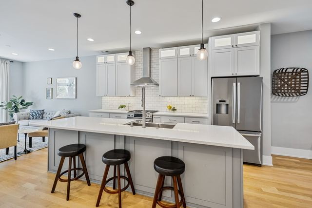 2438 N Western Avenue 1, Chicago, IL 60647