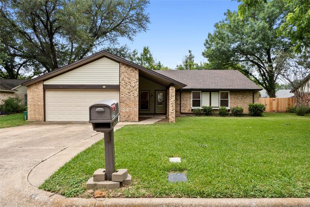 329 Stratford Drive, Hurst, TX 76054