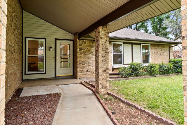 329 Stratford Drive, Hurst, TX 76054