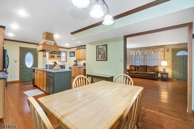 203 Powderhorn Dr, Lopatcong Twp., NJ 08865