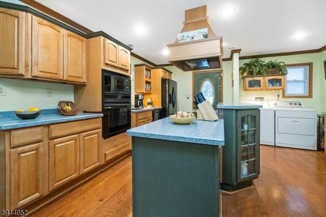 203 Powderhorn Dr, Lopatcong Twp., NJ 08865