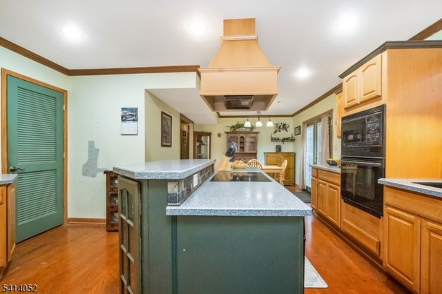 203 Powderhorn Dr, Lopatcong Twp., NJ 08865