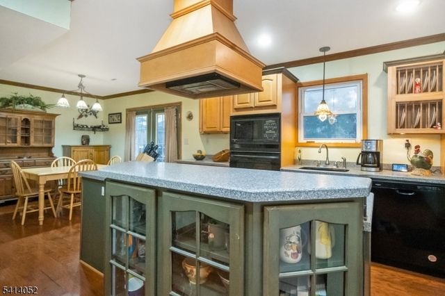 203 Powderhorn Dr, Lopatcong Twp., NJ 08865