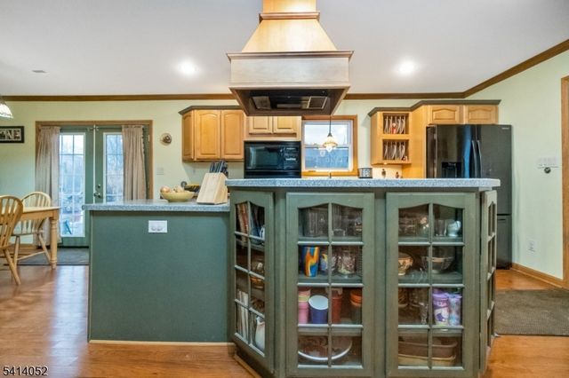 203 Powderhorn Dr, Lopatcong Twp., NJ 08865