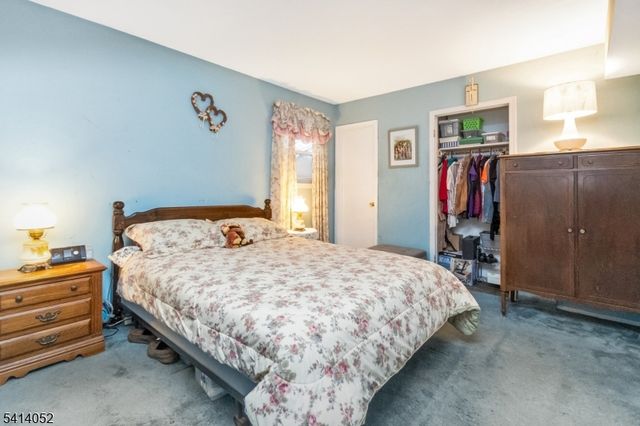 203 Powderhorn Dr, Lopatcong Twp., NJ 08865