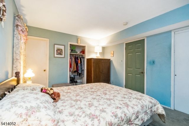 203 Powderhorn Dr, Lopatcong Twp., NJ 08865