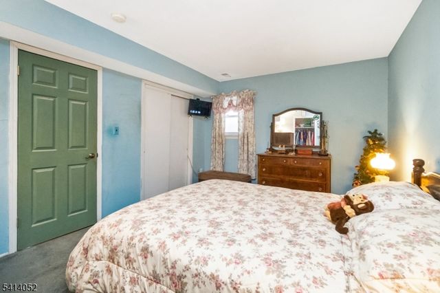 203 Powderhorn Dr, Lopatcong Twp., NJ 08865