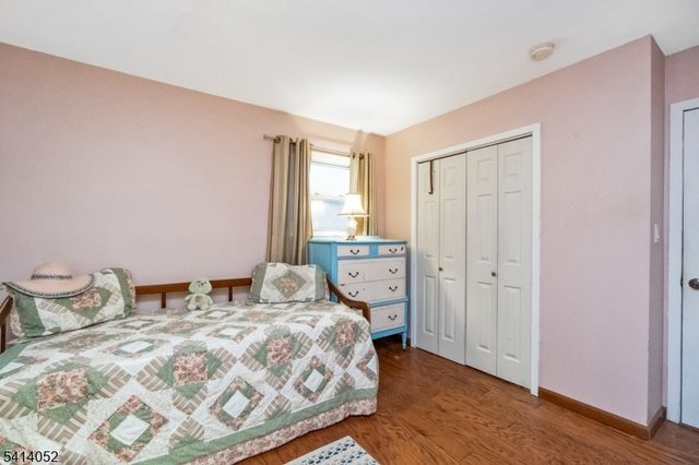 203 Powderhorn Dr, Lopatcong Twp., NJ 08865