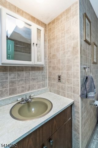 203 Powderhorn Dr, Lopatcong Twp., NJ 08865