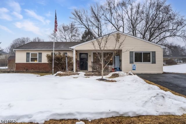 203 Powderhorn Dr, Lopatcong Twp., NJ 08865