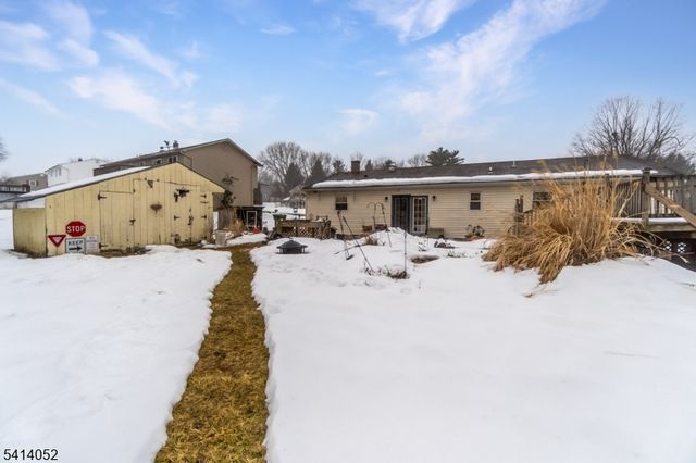 203 Powderhorn Dr, Lopatcong Twp., NJ 08865