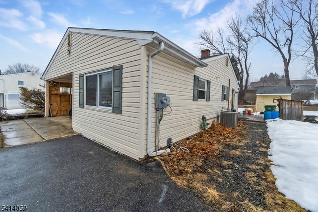 203 Powderhorn Dr, Lopatcong Twp., NJ 08865
