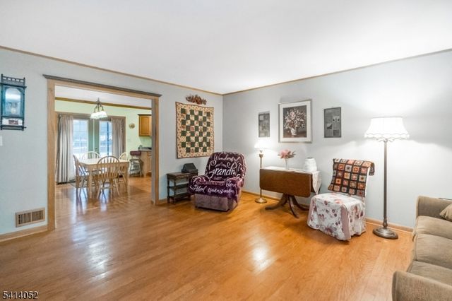 203 Powderhorn Dr, Lopatcong Twp., NJ 08865