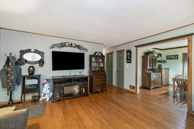 203 Powderhorn Dr, Lopatcong Twp., NJ 08865