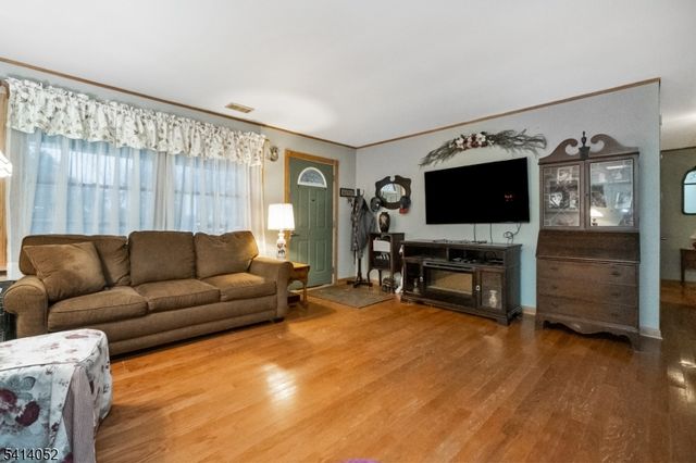 203 Powderhorn Dr, Lopatcong Twp., NJ 08865