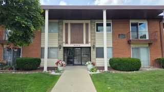 9446 DEE Road 2E, Des Plaines, IL 60016