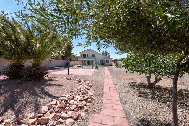 8332 Spring Arts Avenue, Las Vegas, NV 89129