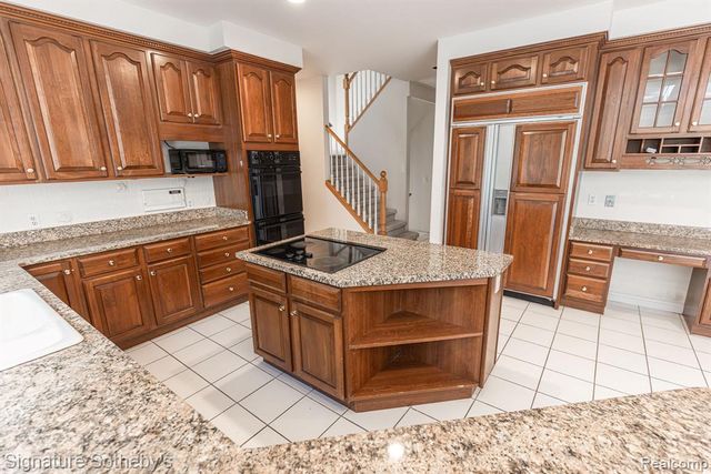 2855 Cranbrook Ridge Court, Rochester Hills, MI 48306
