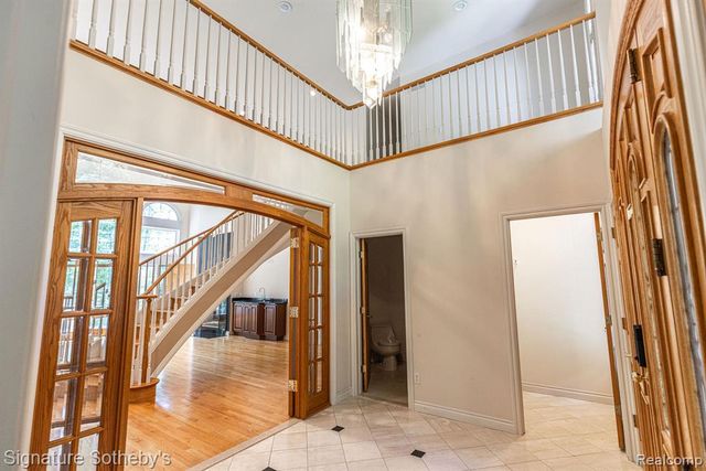 2855 Cranbrook Ridge Court, Rochester Hills, MI 48306