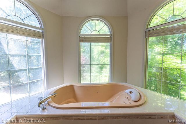2855 Cranbrook Ridge Court, Rochester Hills, MI 48306