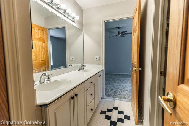2855 Cranbrook Ridge Court, Rochester Hills, MI 48306