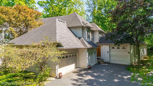 2855 Cranbrook Ridge Court, Rochester Hills, MI 48306