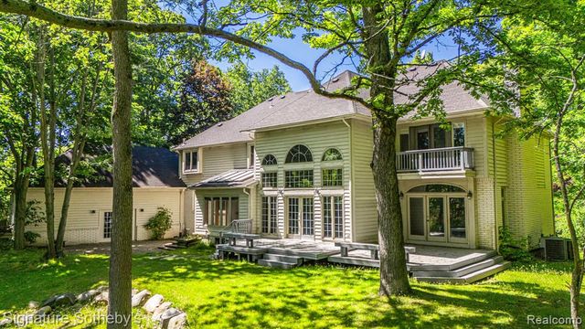 2855 Cranbrook Ridge Court, Rochester Hills, MI 48306