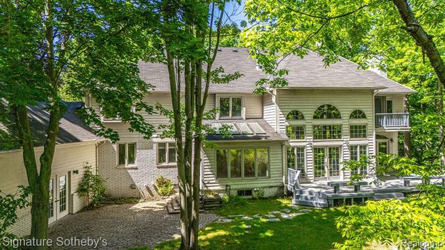 2855 Cranbrook Ridge Court, Rochester Hills, MI 48306
