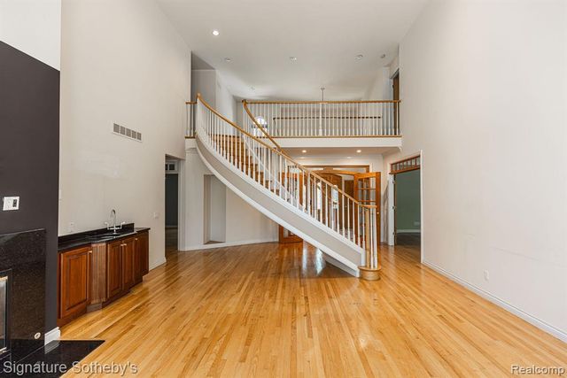2855 Cranbrook Ridge Court, Rochester Hills, MI 48306