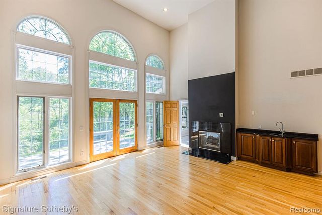 2855 Cranbrook Ridge Court, Rochester Hills, MI 48306
