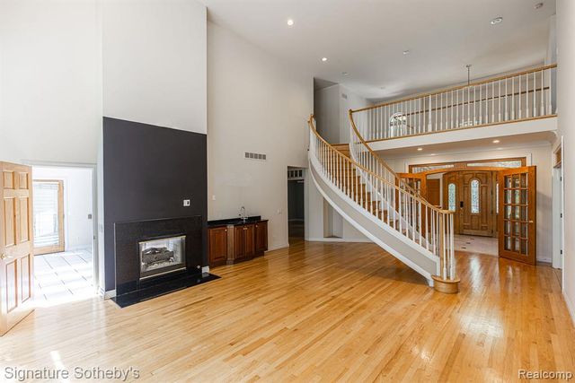 2855 Cranbrook Ridge Court, Rochester Hills, MI 48306