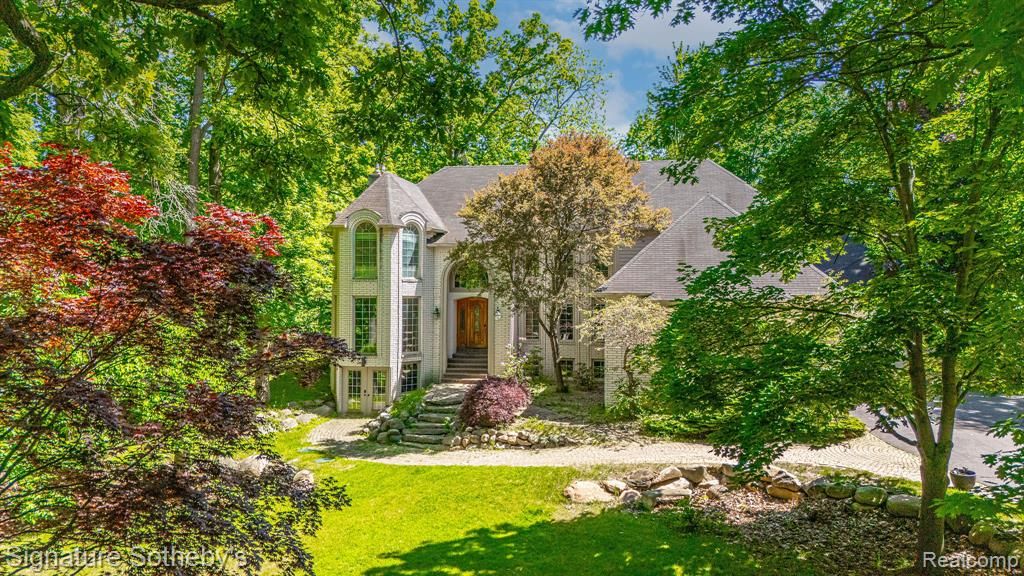 2855 Cranbrook Ridge Court, Rochester Hills, MI 48306
