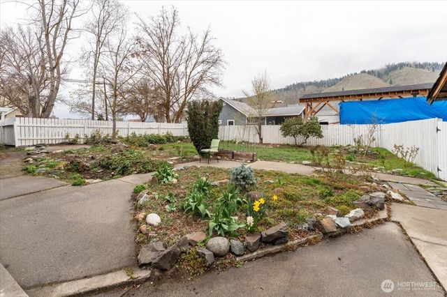 225 S Division Street, Cashmere, WA 98815