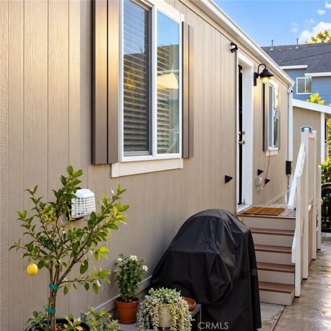 327 W Wilson 23, Costa Mesa, CA 92627