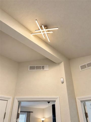327 W Wilson 23, Costa Mesa, CA 92627