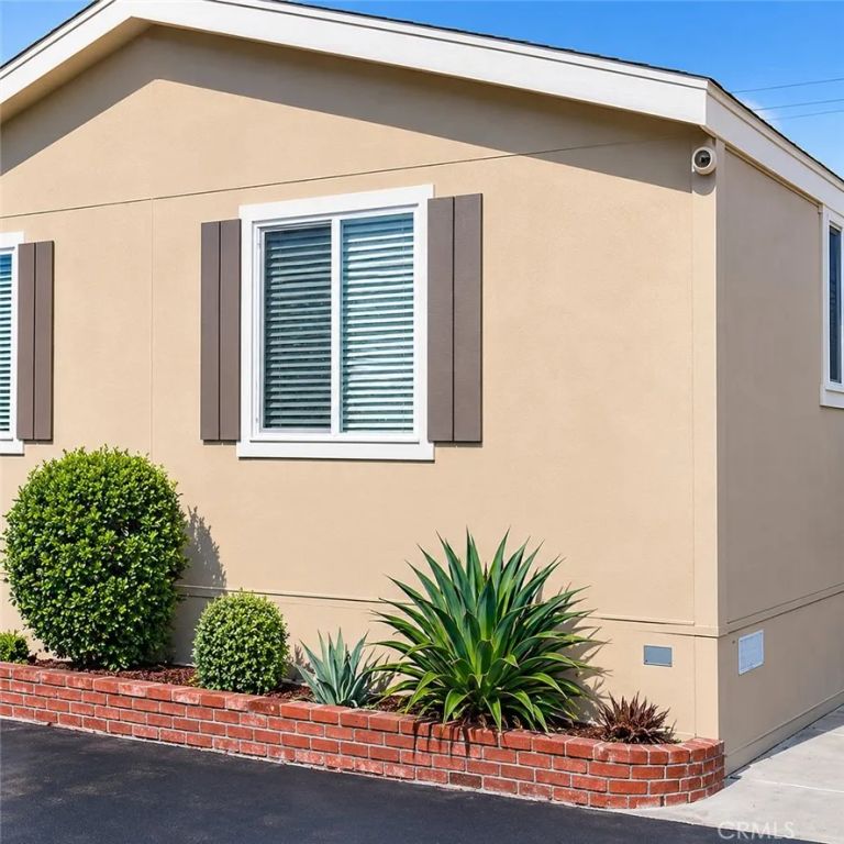 327 W Wilson 23, Costa Mesa, CA 92627
