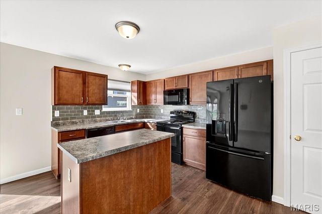 523 Summer Glen Lane, St Charles, MO 63301