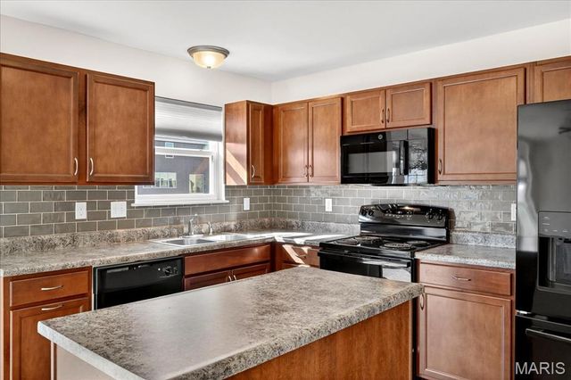 523 Summer Glen Lane, St Charles, MO 63301