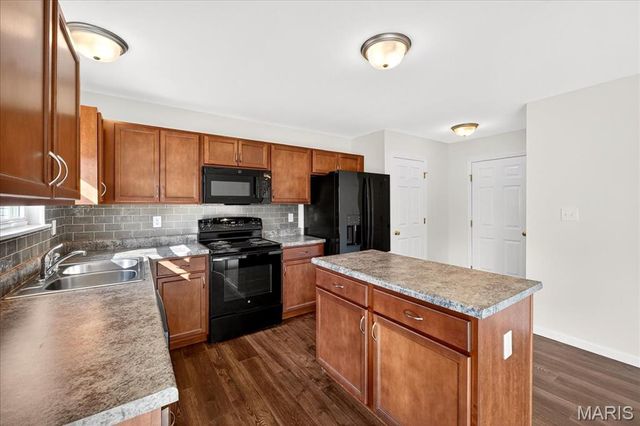 523 Summer Glen Lane, St Charles, MO 63301