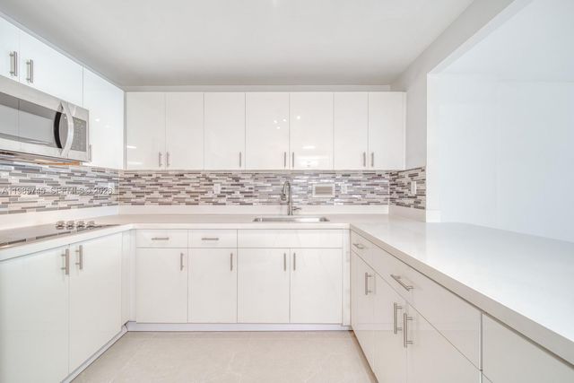 2301 Collins Ave 311, Miami Beach, FL 33139