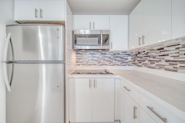 2301 Collins Ave 311, Miami Beach, FL 33139