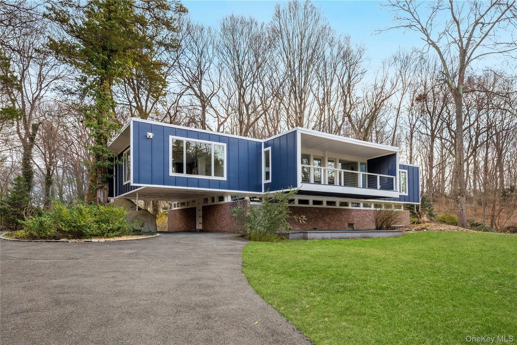 25 Wood Road, Sands Point, NY 11050